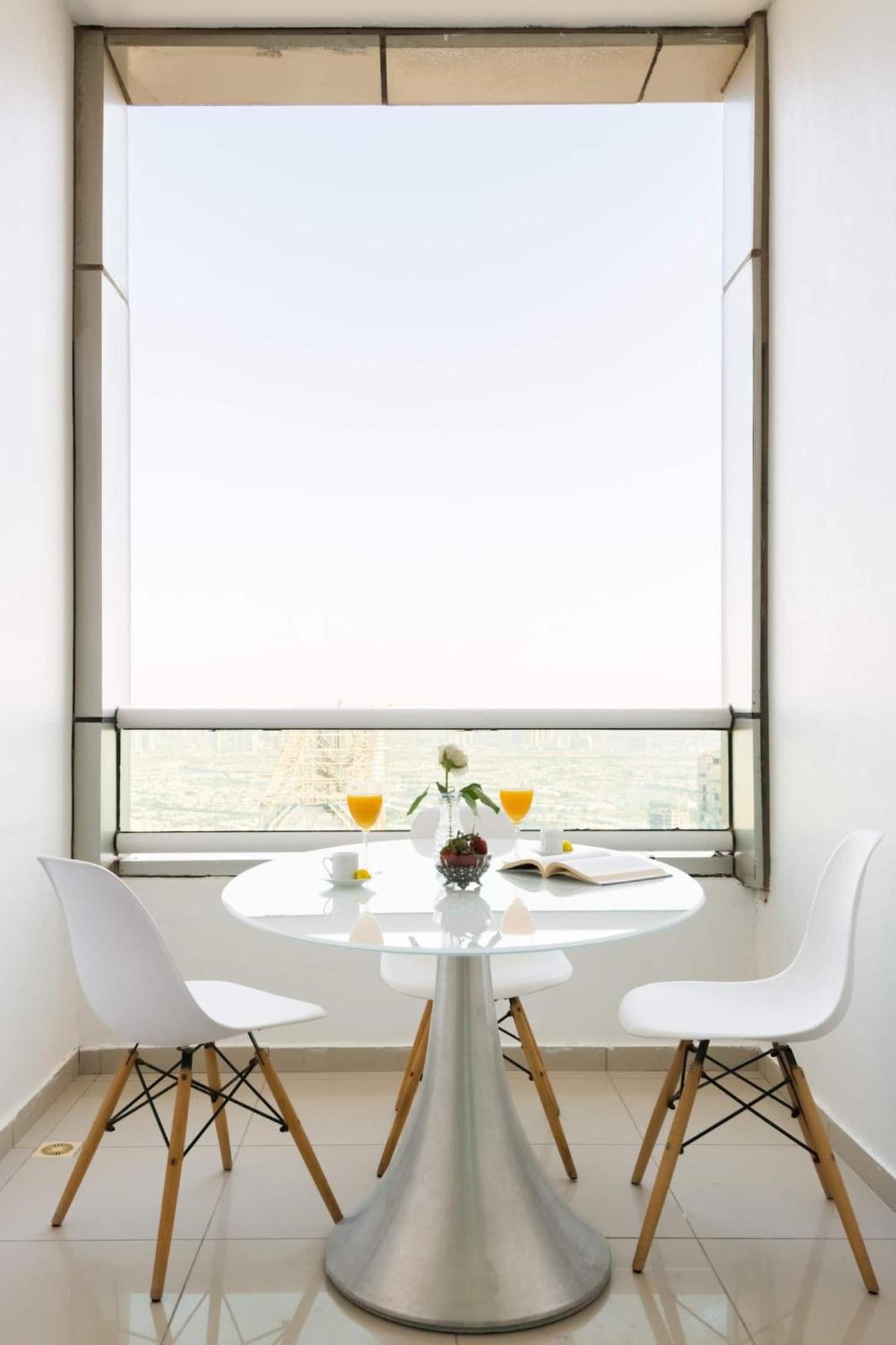 Savor Marina Views From The 64th Floor Aparthotel Dubai