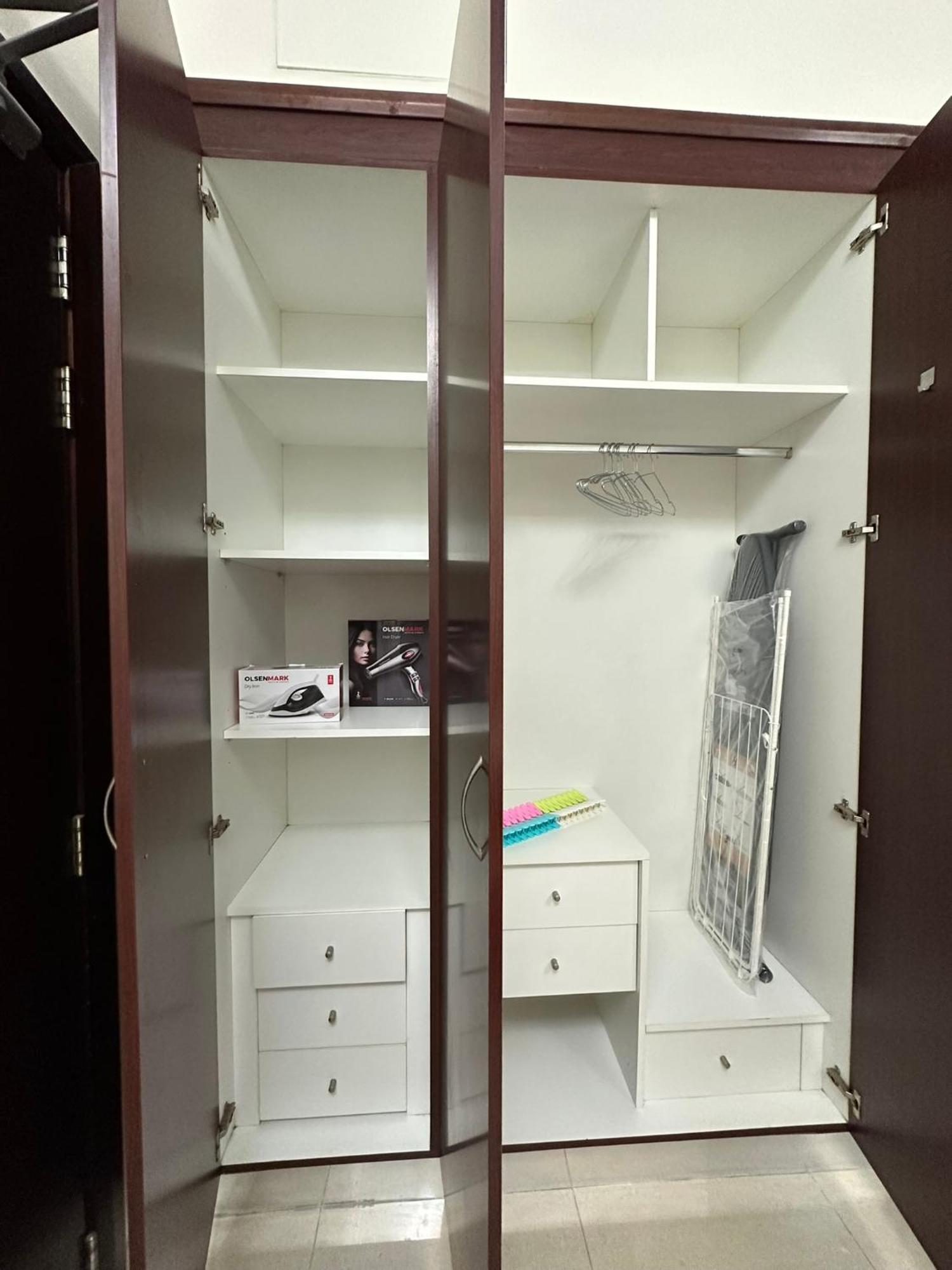 Elegant 10 Minutes From Marina Apartment Dubai