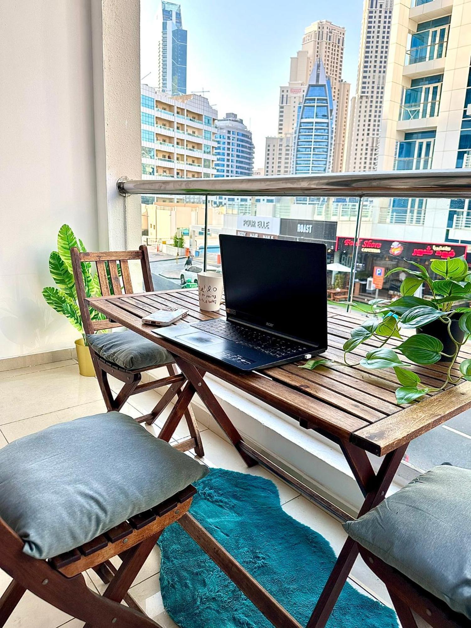 Elegant 10 Minutes From Marina Apartment Dubai