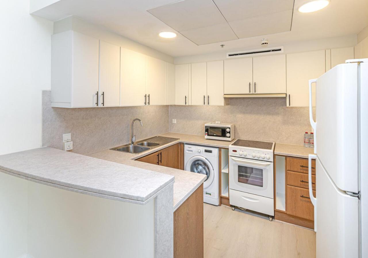 Savis Home- Stunning & Vibrant Marina Apartment Dubai