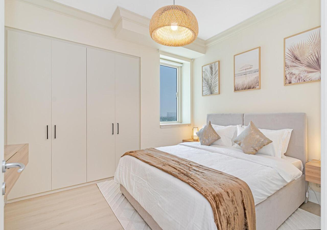 Savis Home- Stunning & Vibrant Marina Apartment *