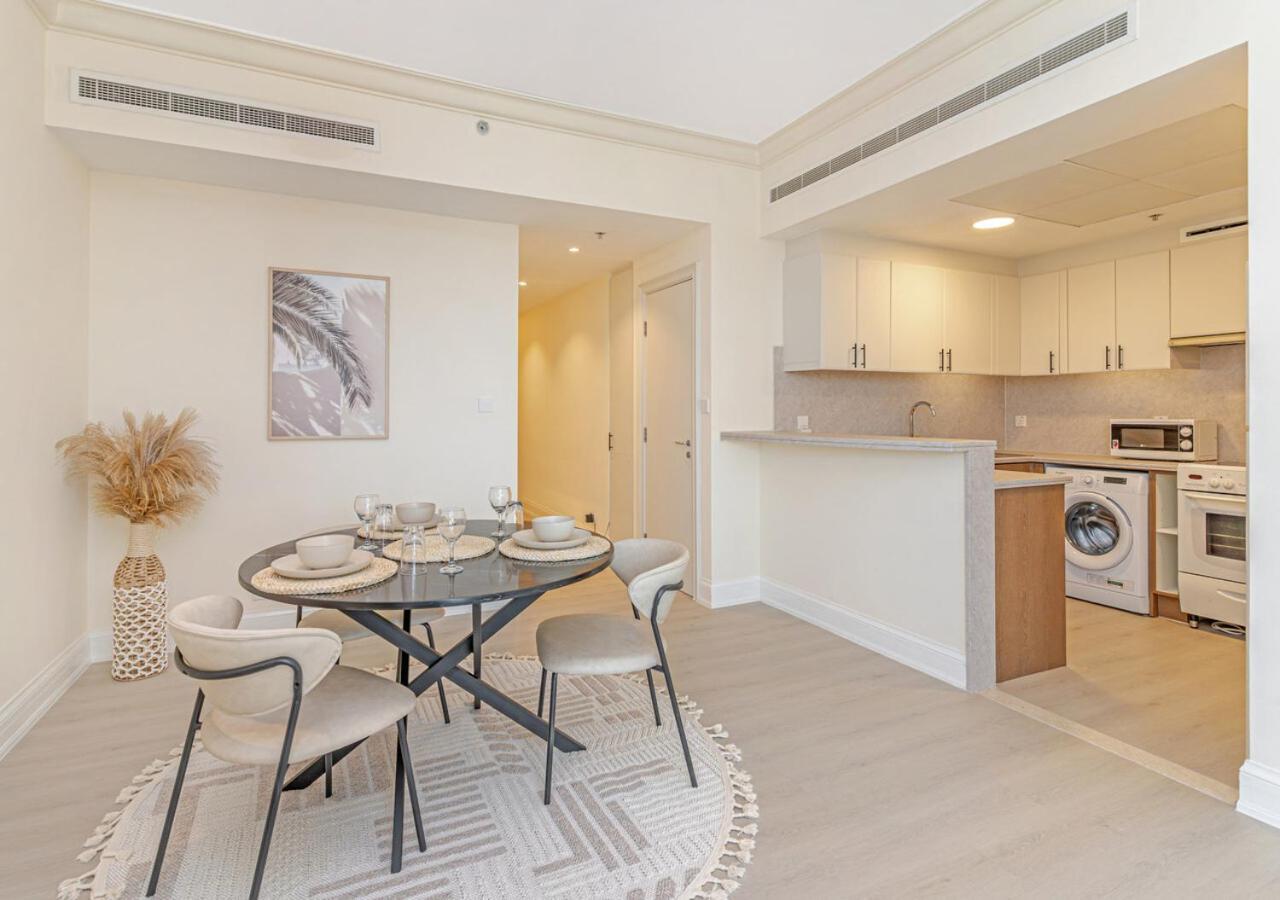 Savis Home- Stunning & Vibrant Marina Apartment