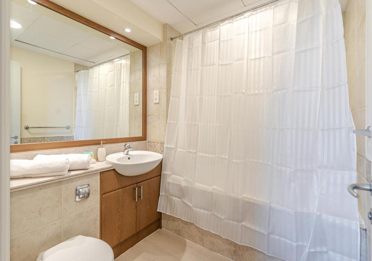 Savis Home- Stunning & Vibrant Marina Apartment