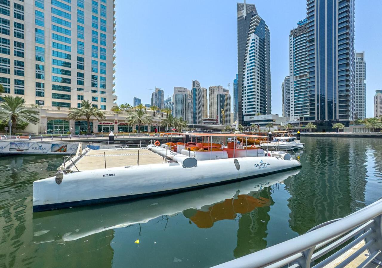 Savis Home- Stunning & Vibrant Marina Apartment