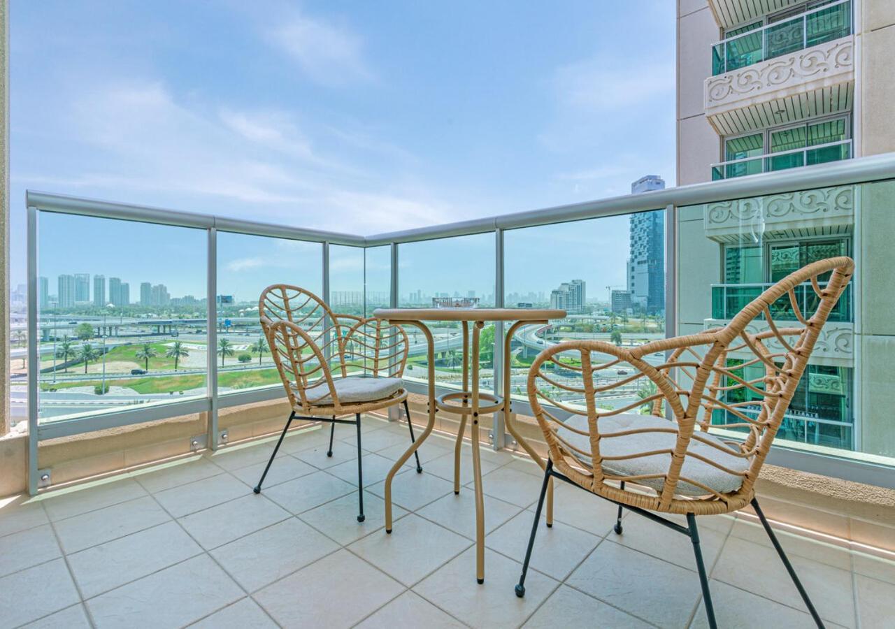 Savis Home- Stunning & Vibrant Marina Apartment Dubai