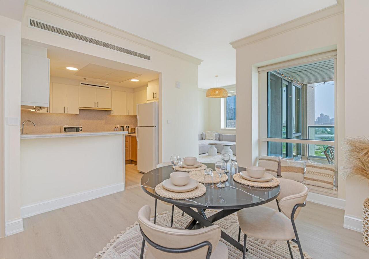 Savis Home- Stunning & Vibrant Marina Apartment *