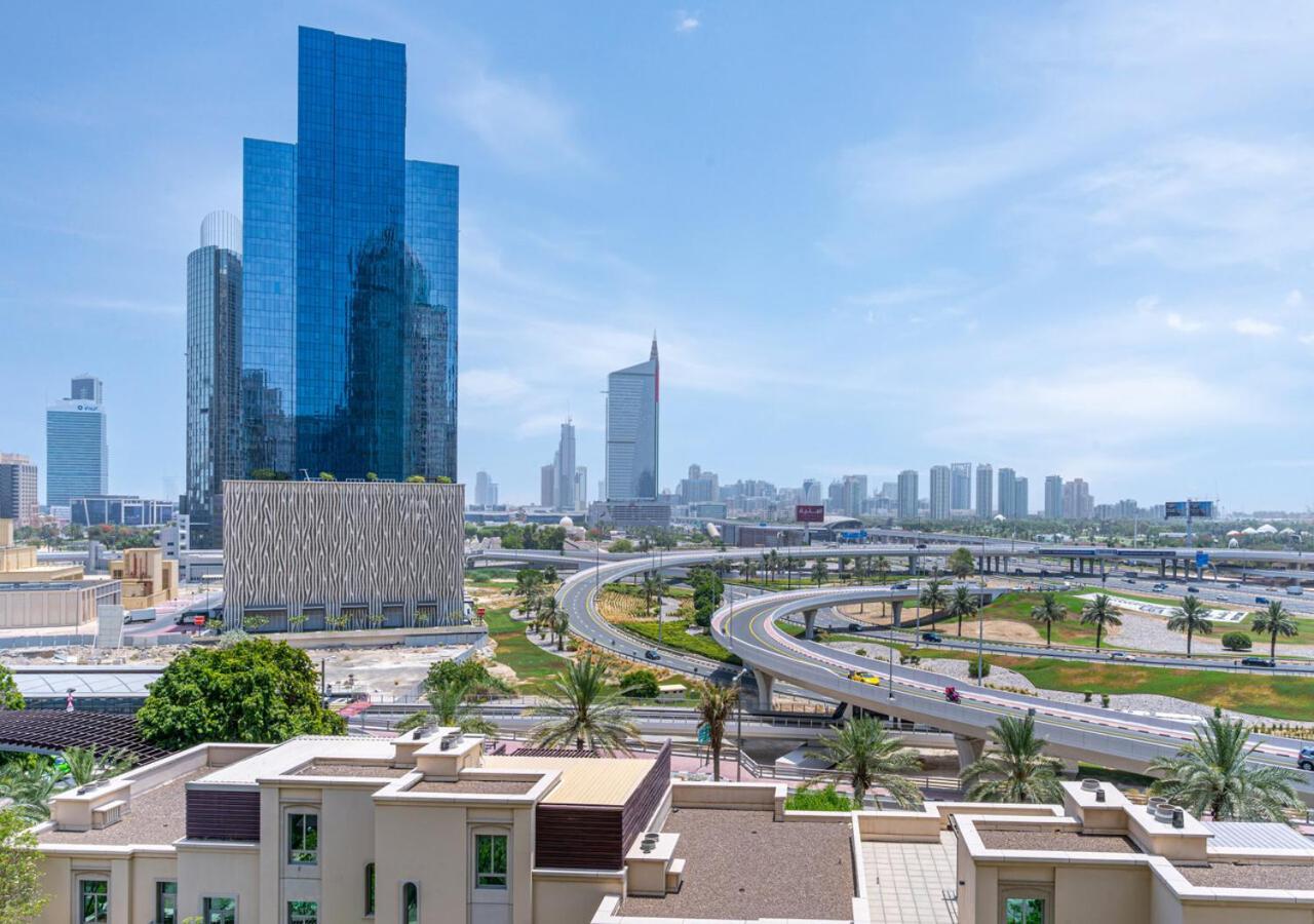 Savis Home- Stunning & Vibrant Marina Apartment Dubai