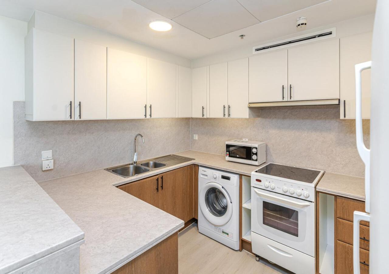 Savis Home- Stunning & Vibrant Marina Apartment Dubai