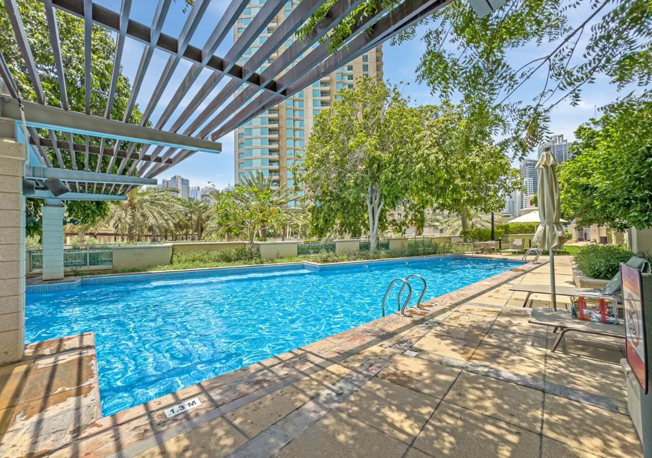 Savis Home- Stunning & Vibrant Marina Apartment Dubai
