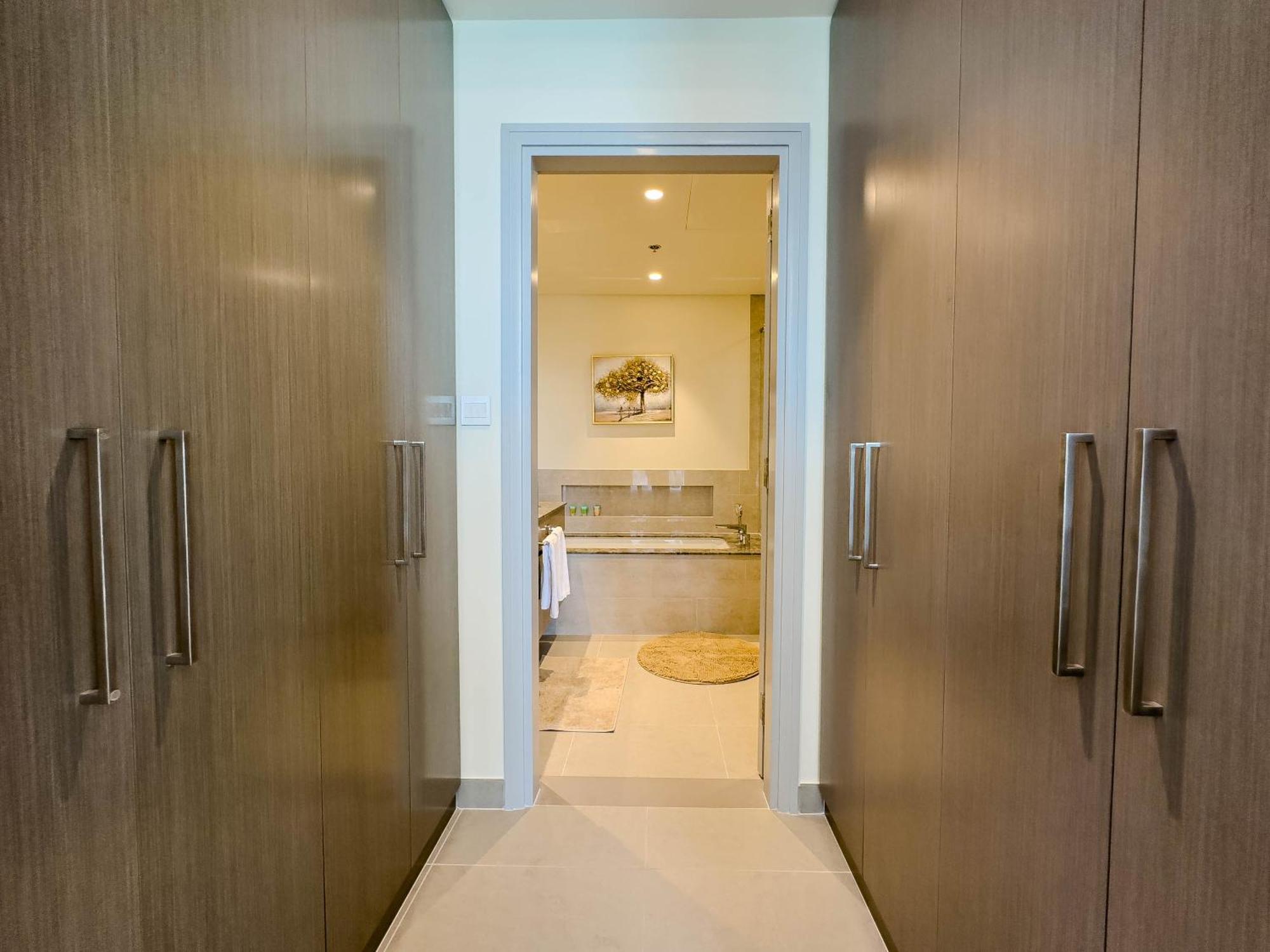 Naseem - Downtown Gem 4br Apt: Burj View Bliss Apartment Dubai