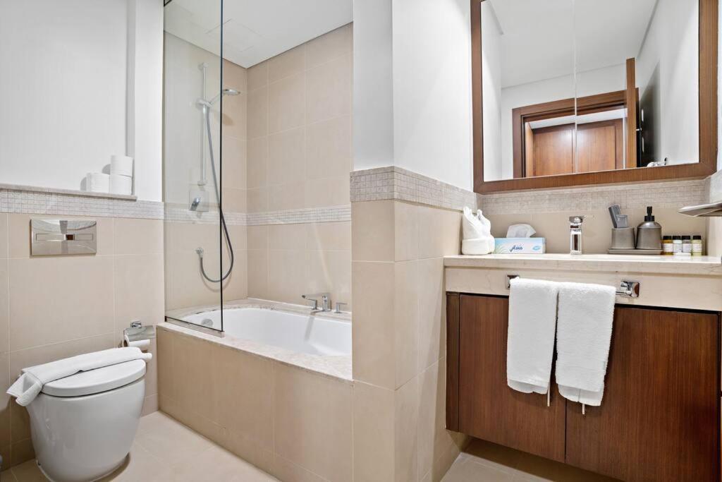 First Class 1br Iconic Cityscape Haven * Dubai