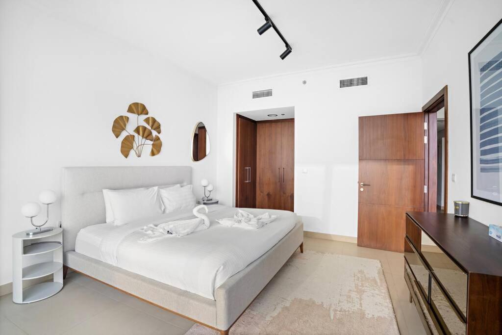 First Class 1br Iconic Cityscape Haven Apartment