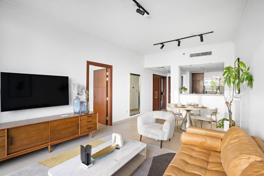 Apartment First Class 1br Iconic Cityscape Haven *