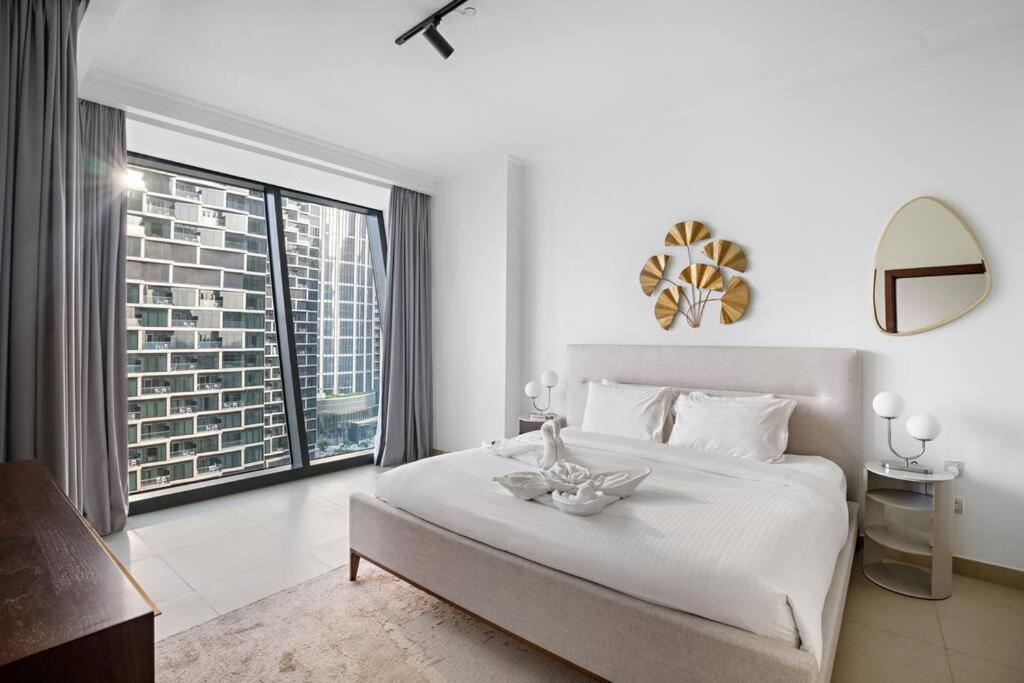 First Class 1br Iconic Cityscape Haven * Dubai