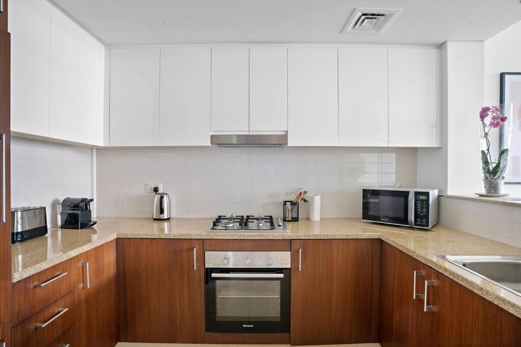 First Class 1br Iconic Cityscape Haven