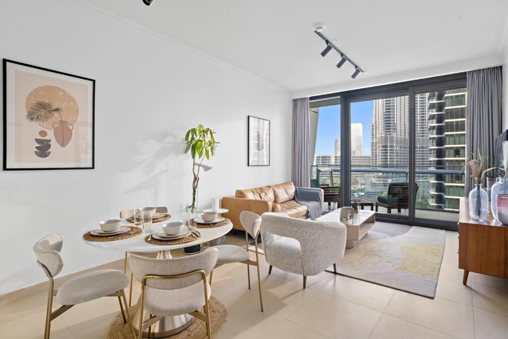 First Class 1br Iconic Cityscape Haven Apartment
