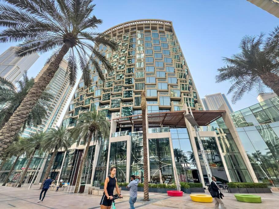 Apartment First Class 1br Iconic Cityscape Haven *