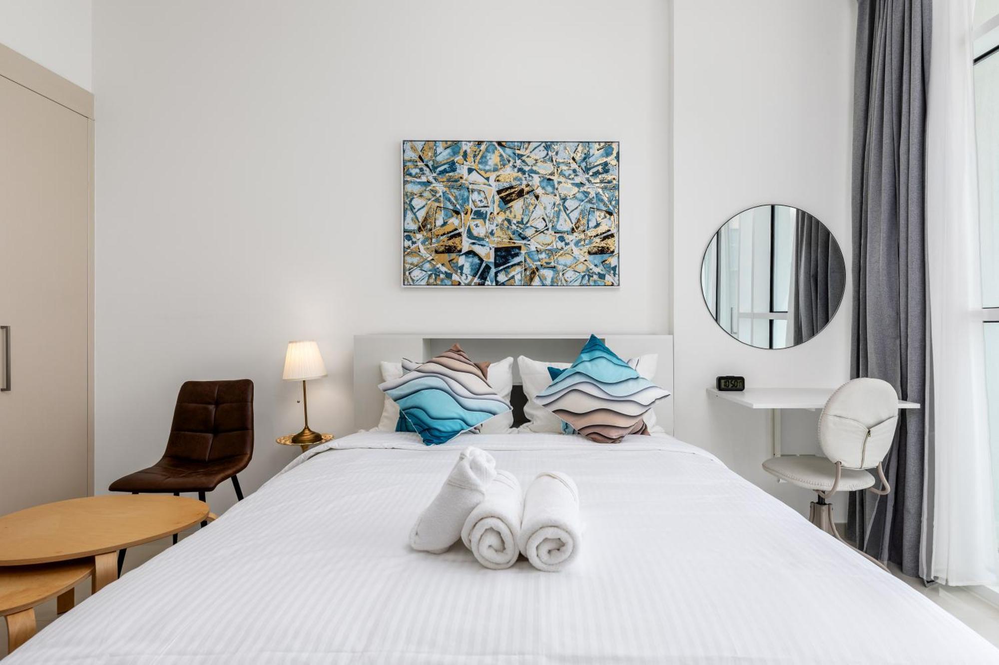 Waves - Elegant 28th Floor Studio In Carson A, Damac Hills Dubai