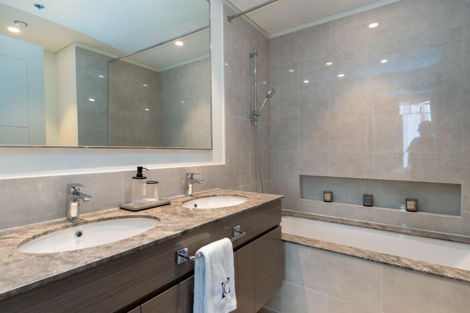 Luxury Escapes - Stylish 2br With View In Downtown * Dubai