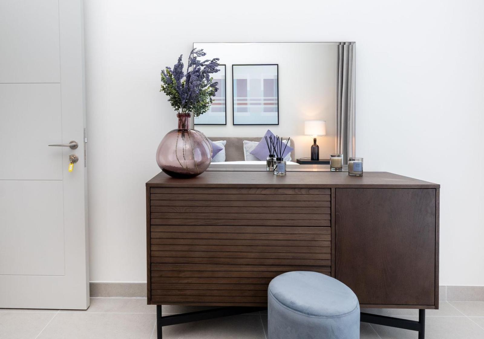 Luxury Escapes - Stylish 2br With View In Downtown Apartment Dubai