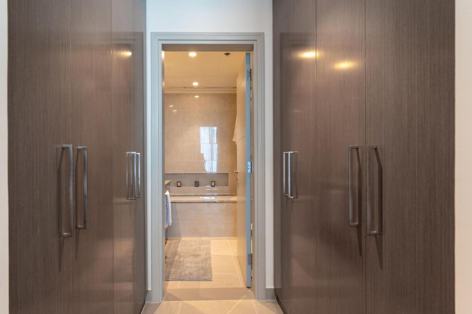 Luxury Escapes - Stylish 2br With View In Downtown Dubai