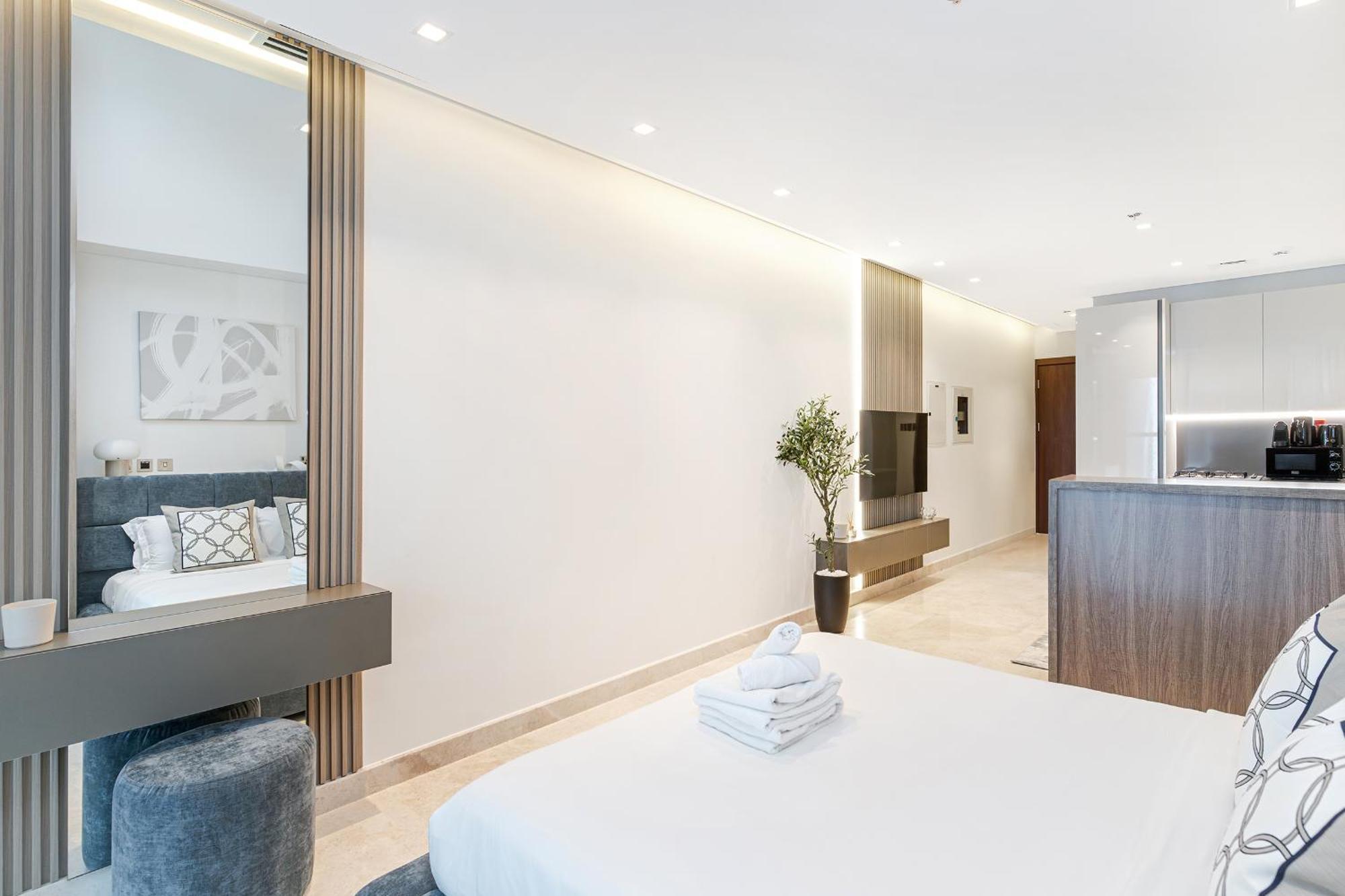 Lux In Downtown In The Sterling By Omniyat Apartment