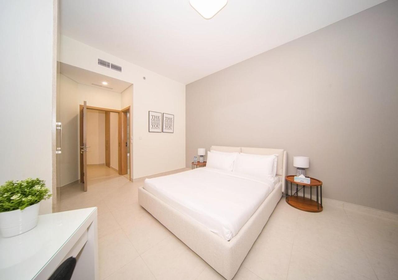Apartment Elegant 2br View With Rooftop Pool The Bay *