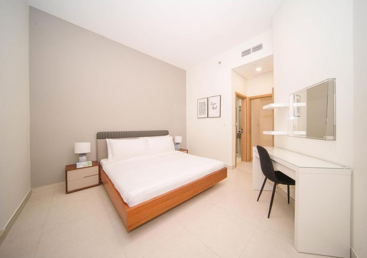 Elegant 2br View With Rooftop Pool The Bay