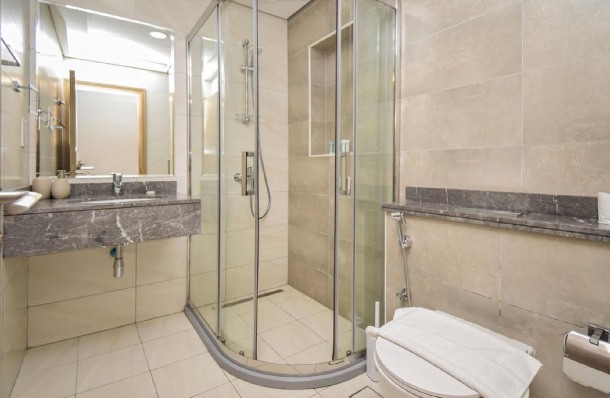 Apartment Elegant 2br View With Rooftop Pool The Bay