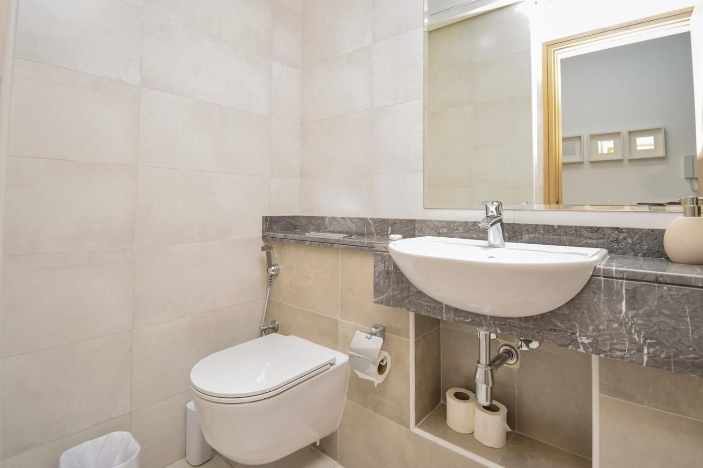 Elegant 2br View With Rooftop Pool The Bay Apartment *
