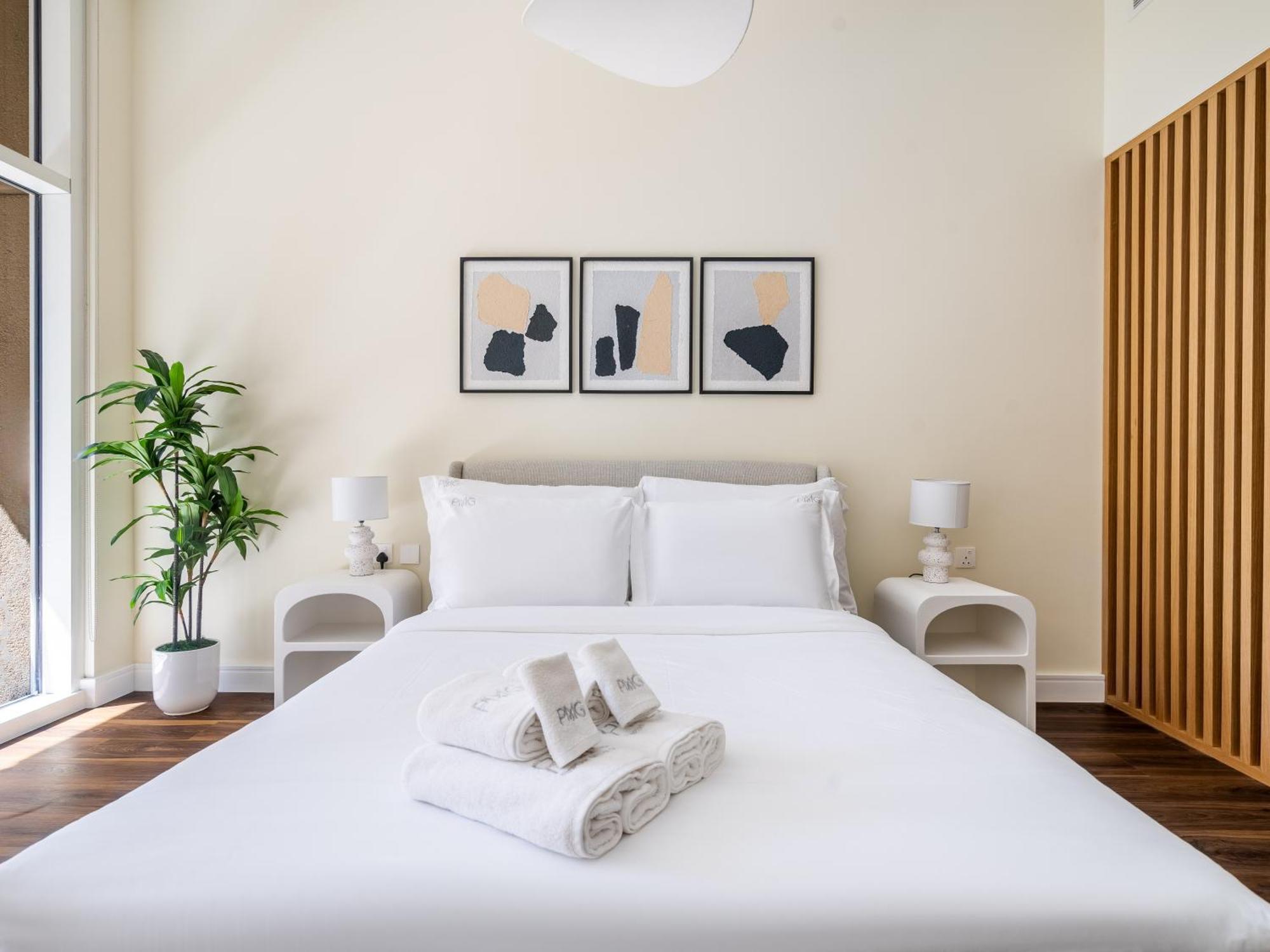 Apartment Chic In The Heart Of With Pool Dubai