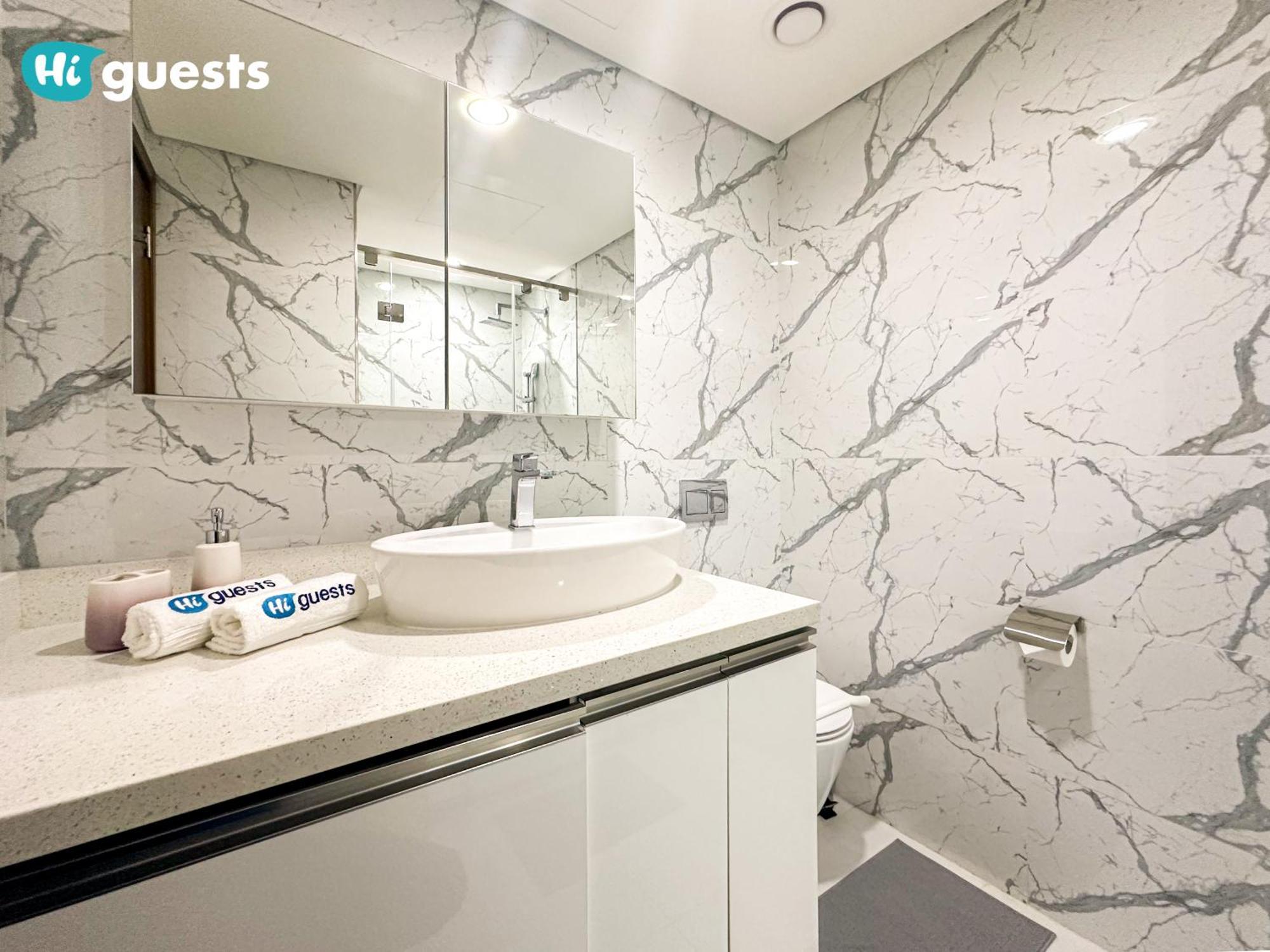 Higuests - Stylish Urban Escape In Waves Tower By Kasco *