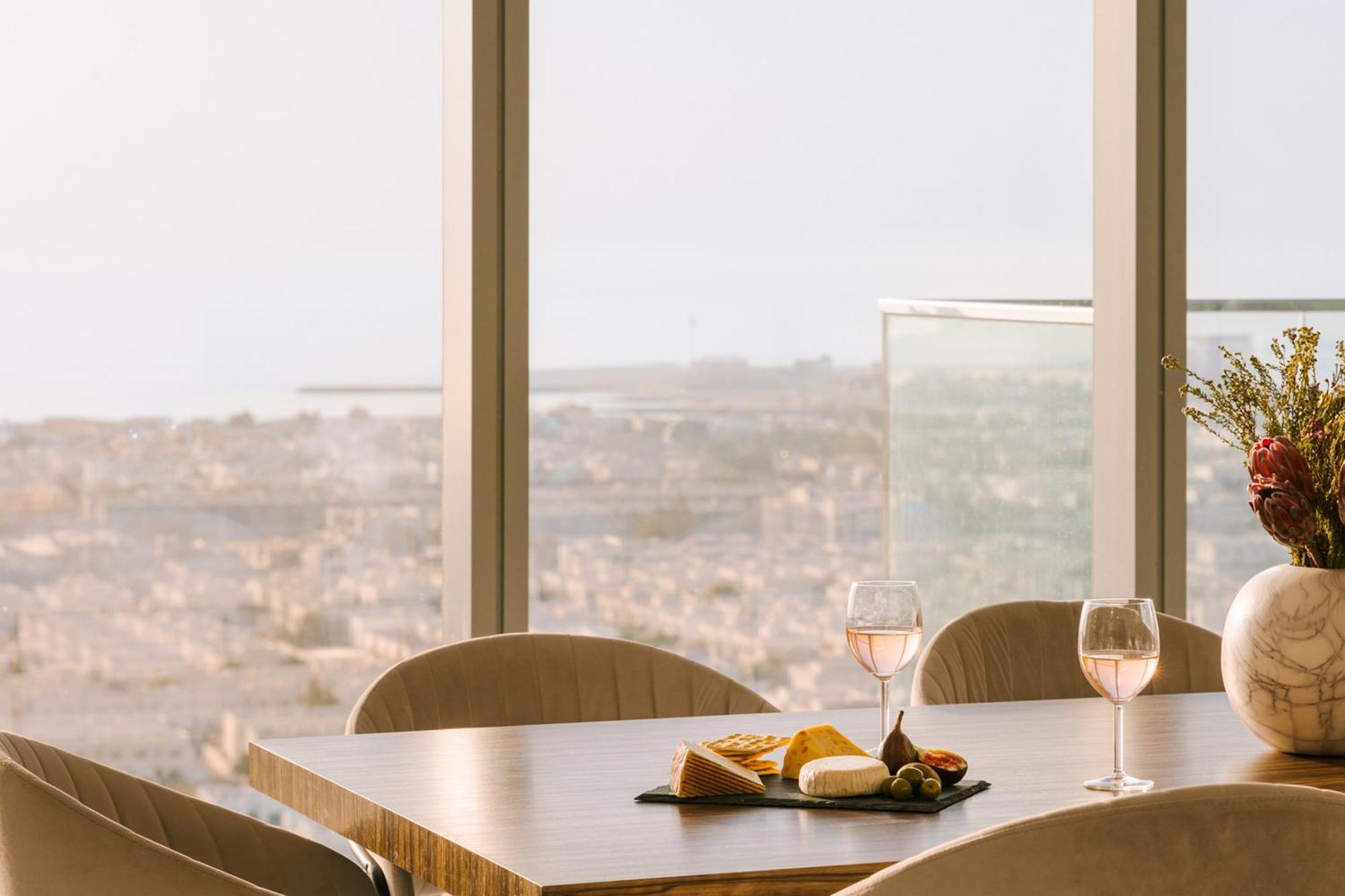 Sonder Downtown Towers Aparthotel 4*