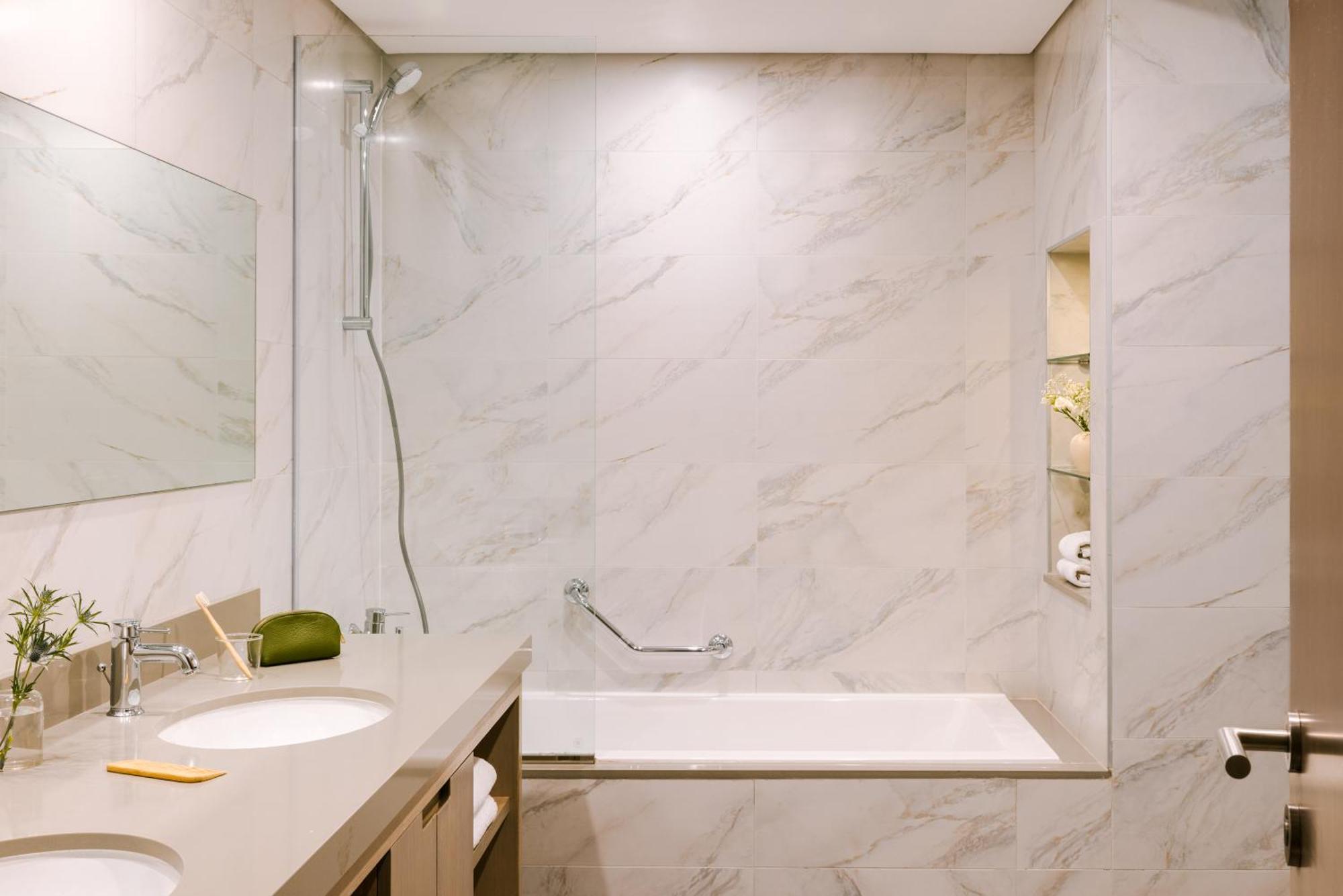 Sonder Downtown Towers 4*