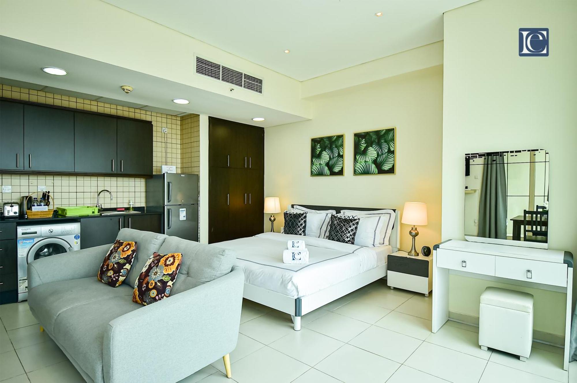 Luxury Escapes - Furnished With Balcony In Royal Oceanic Apartment