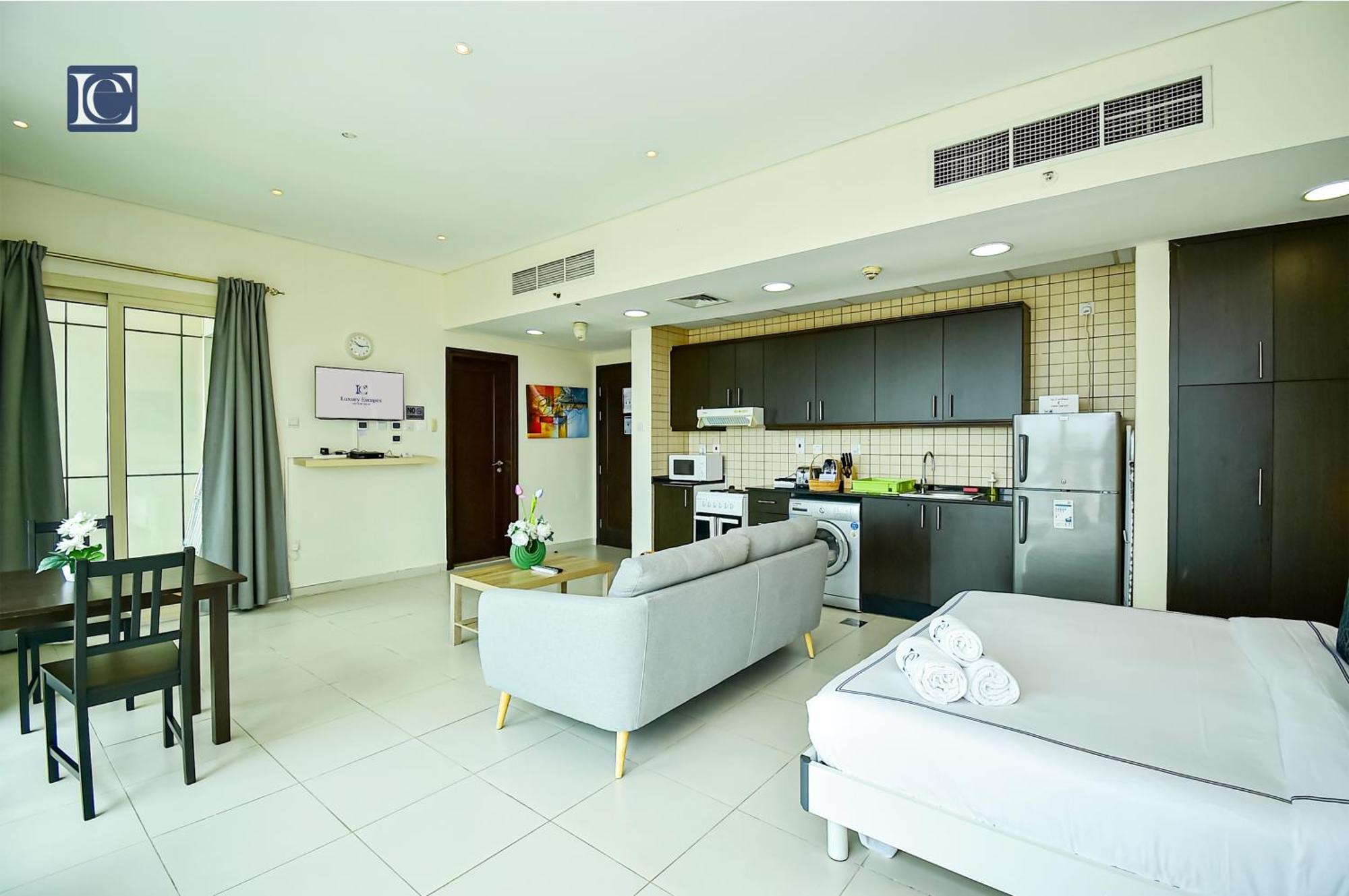 Luxury Escapes - Furnished With Balcony In Royal Oceanic Apartment Dubai