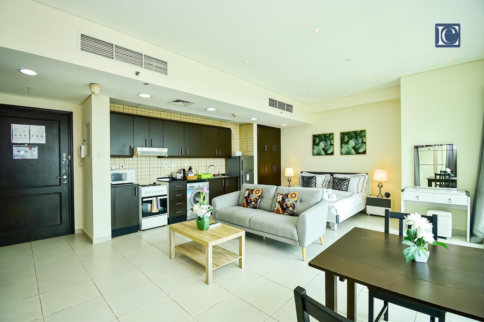Luxury Escapes - Furnished With Balcony In Royal Oceanic Apartment *