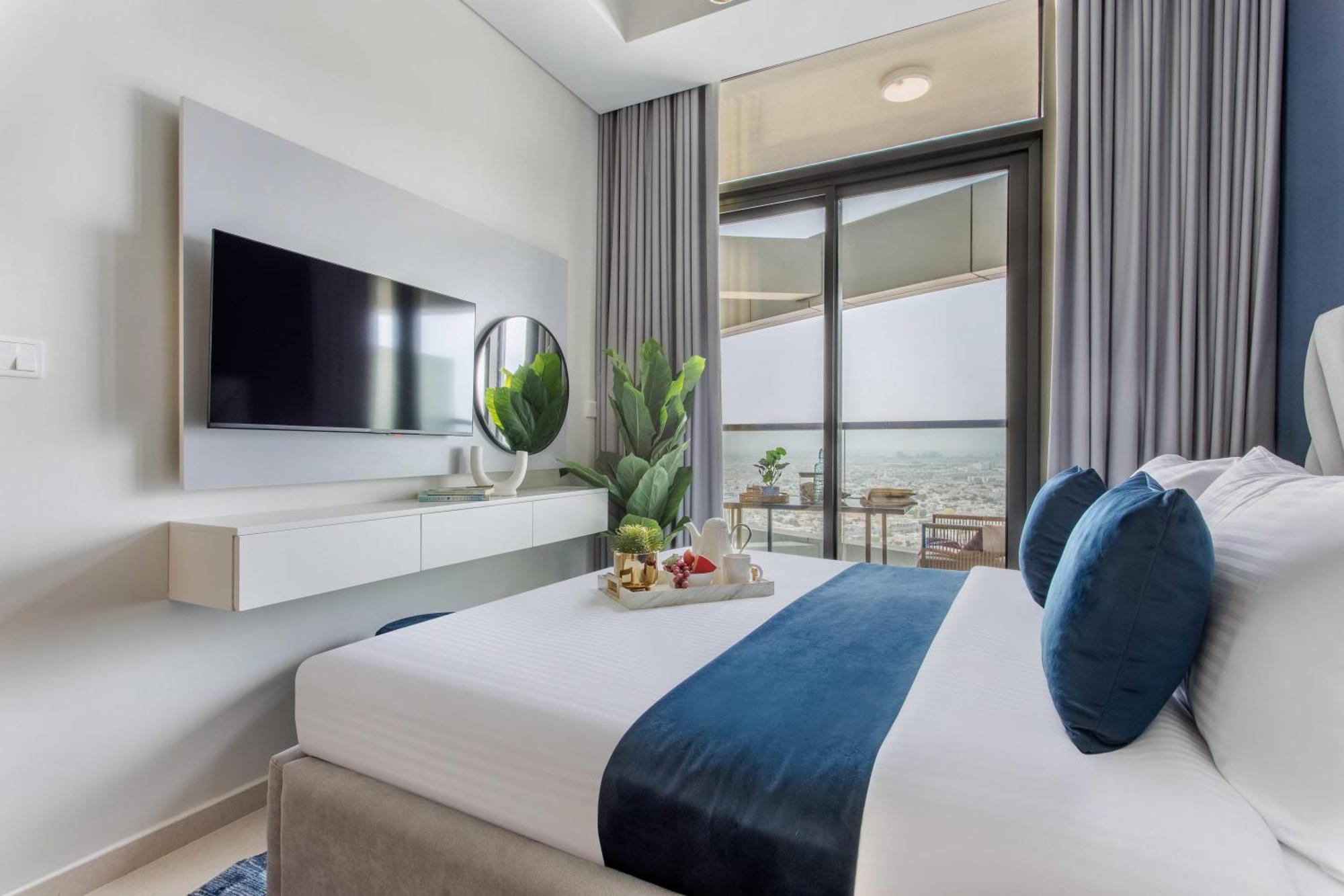 Frank Porter - Aykon Tower Apartment Dubai