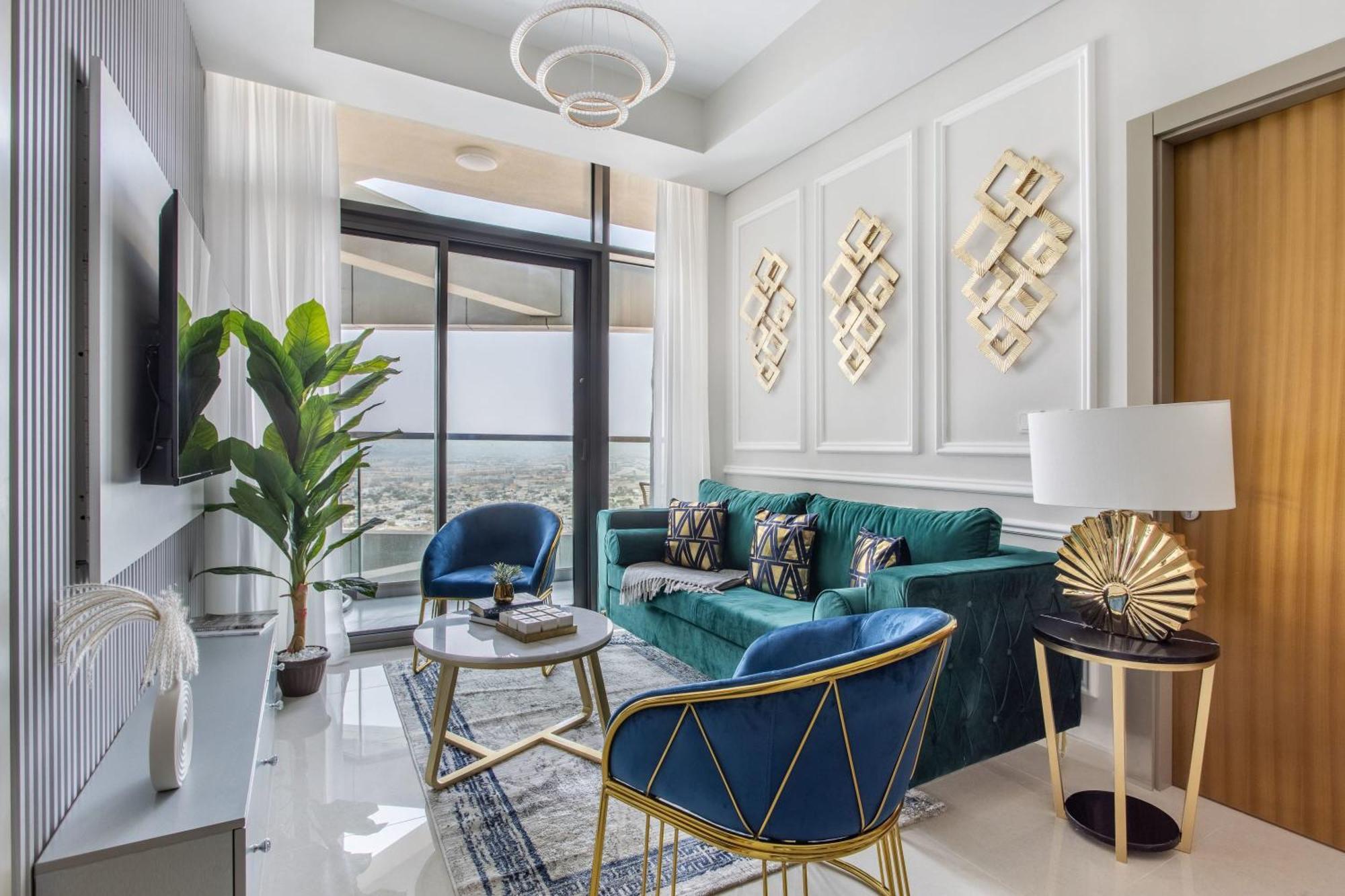 Frank Porter - Aykon Tower Apartment *