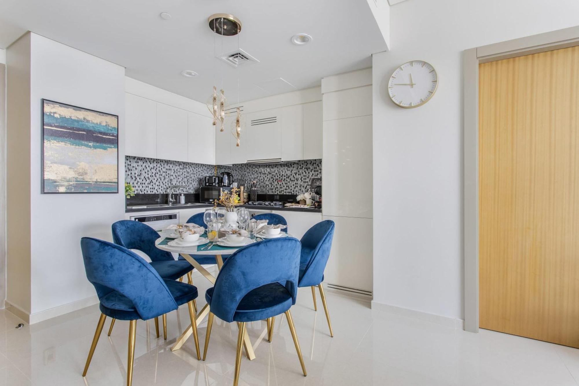 Frank Porter - Aykon Tower Apartment Dubai