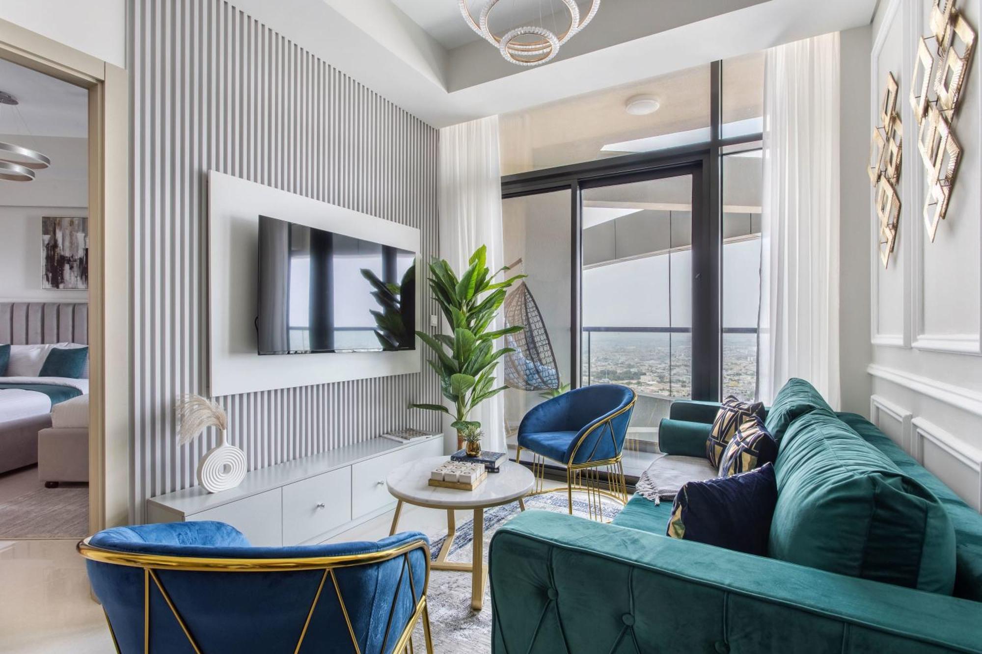 Frank Porter - Aykon Tower Apartment *