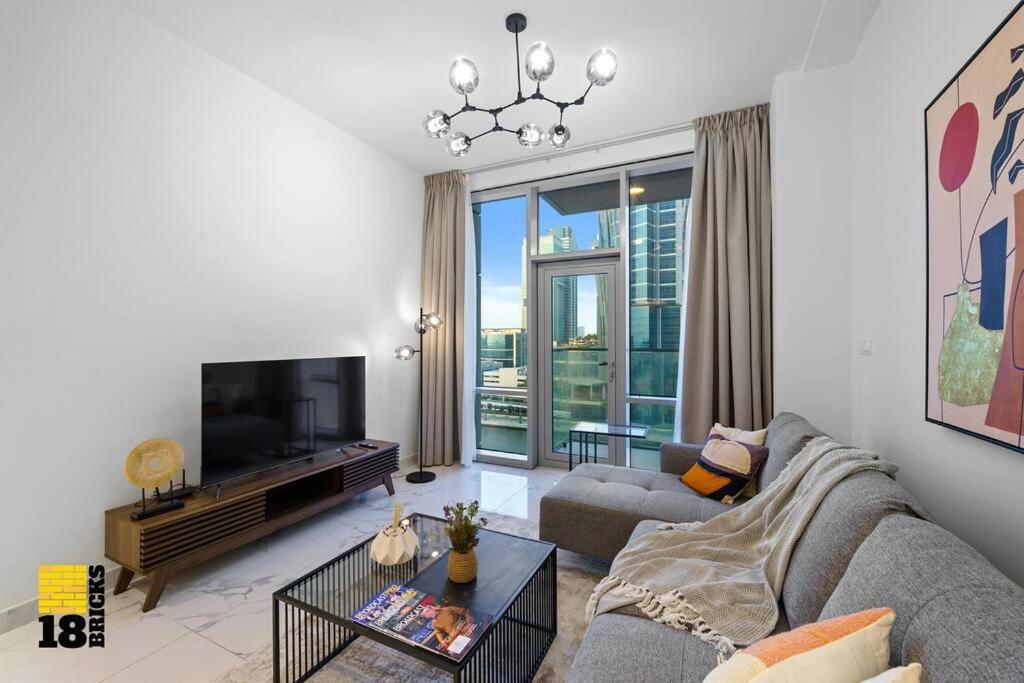 Spacious And Peaceful 1br With Canal Views Apartment *