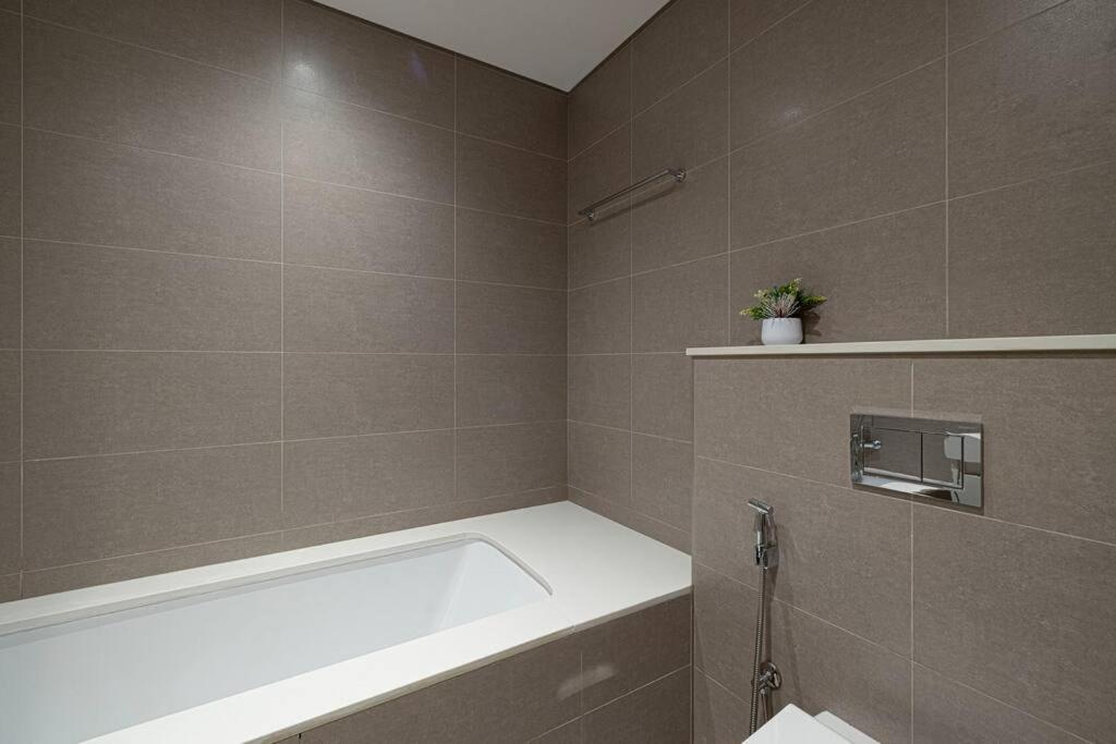 Apartment 2 Bedroom Luxury Full Burj Views *