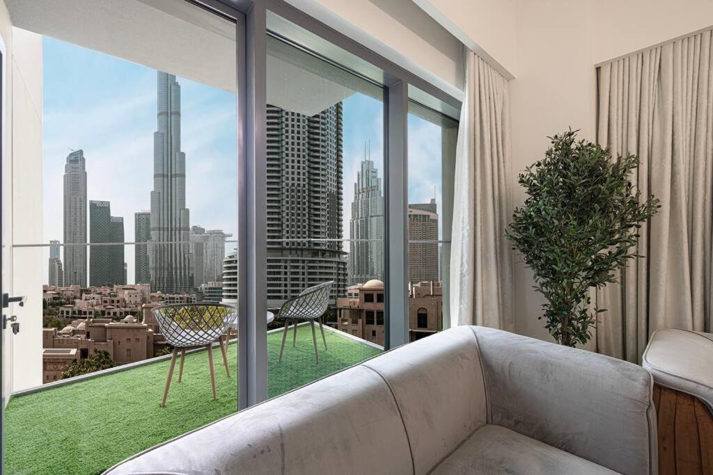 2 Bedroom Luxury Full Burj Views Apartment Dubai