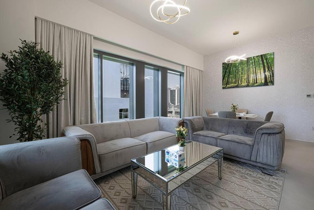 2 Bedroom Luxury Full Burj Views Apartment