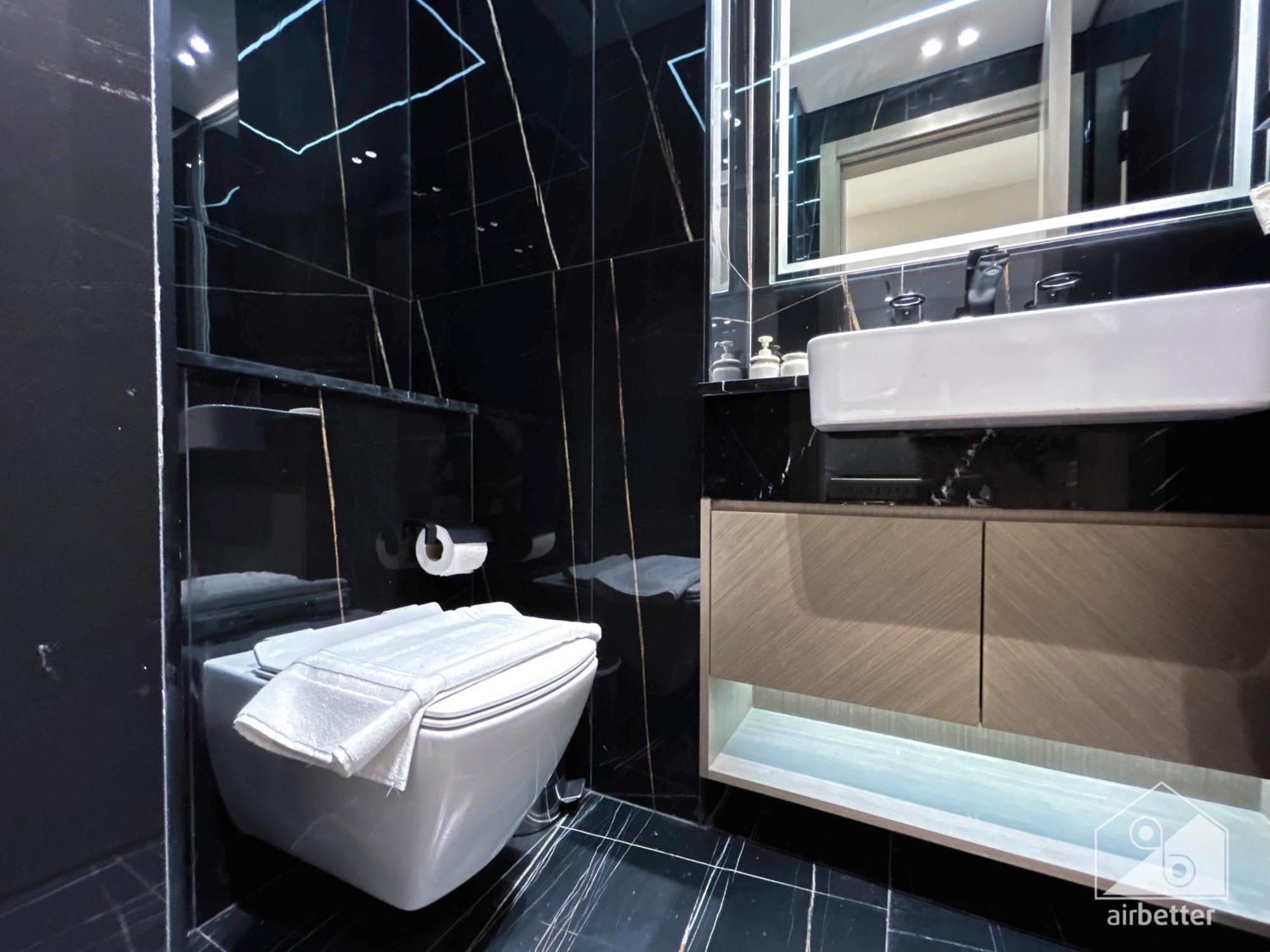 Chic 1-br & Balcony In Binghatti Heights Apartment *