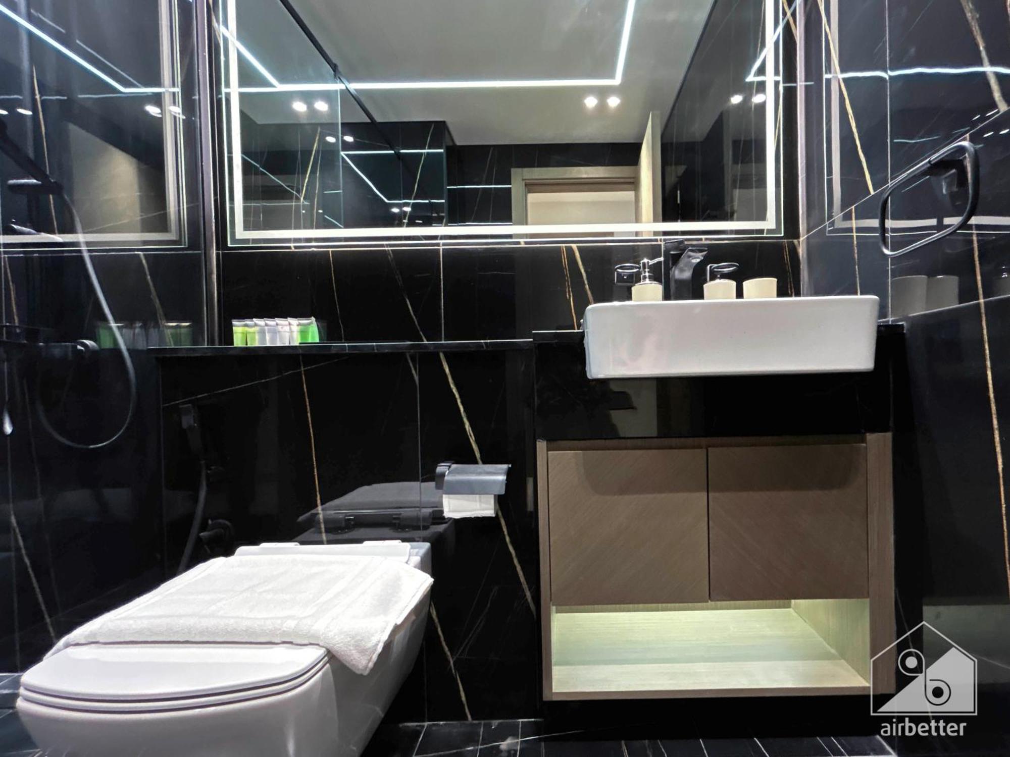 Chic 1-br & Balcony In Binghatti Heights