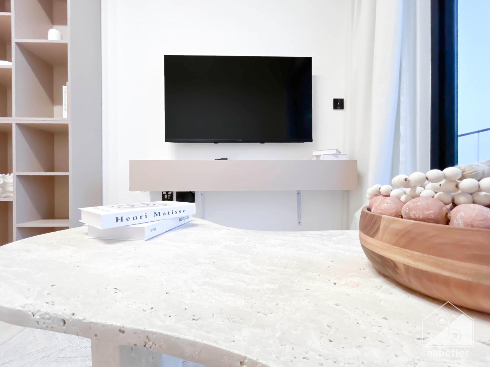 Apartment Chic 1-br & Balcony In Binghatti Heights
