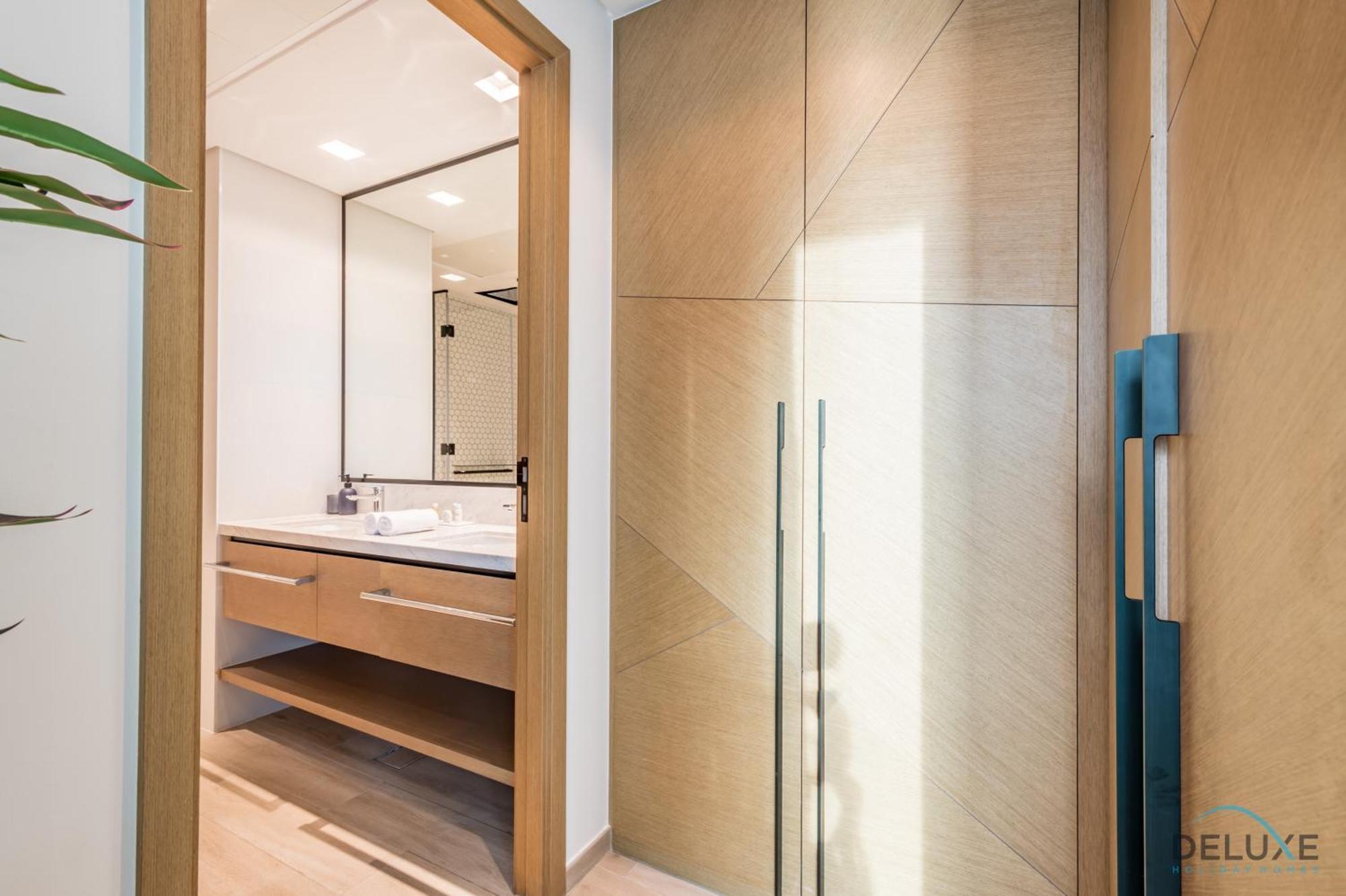 Exquisite 3br With Assistant At Palace Residences Creek Harbour By Deluxe Homes Apartment Dubai