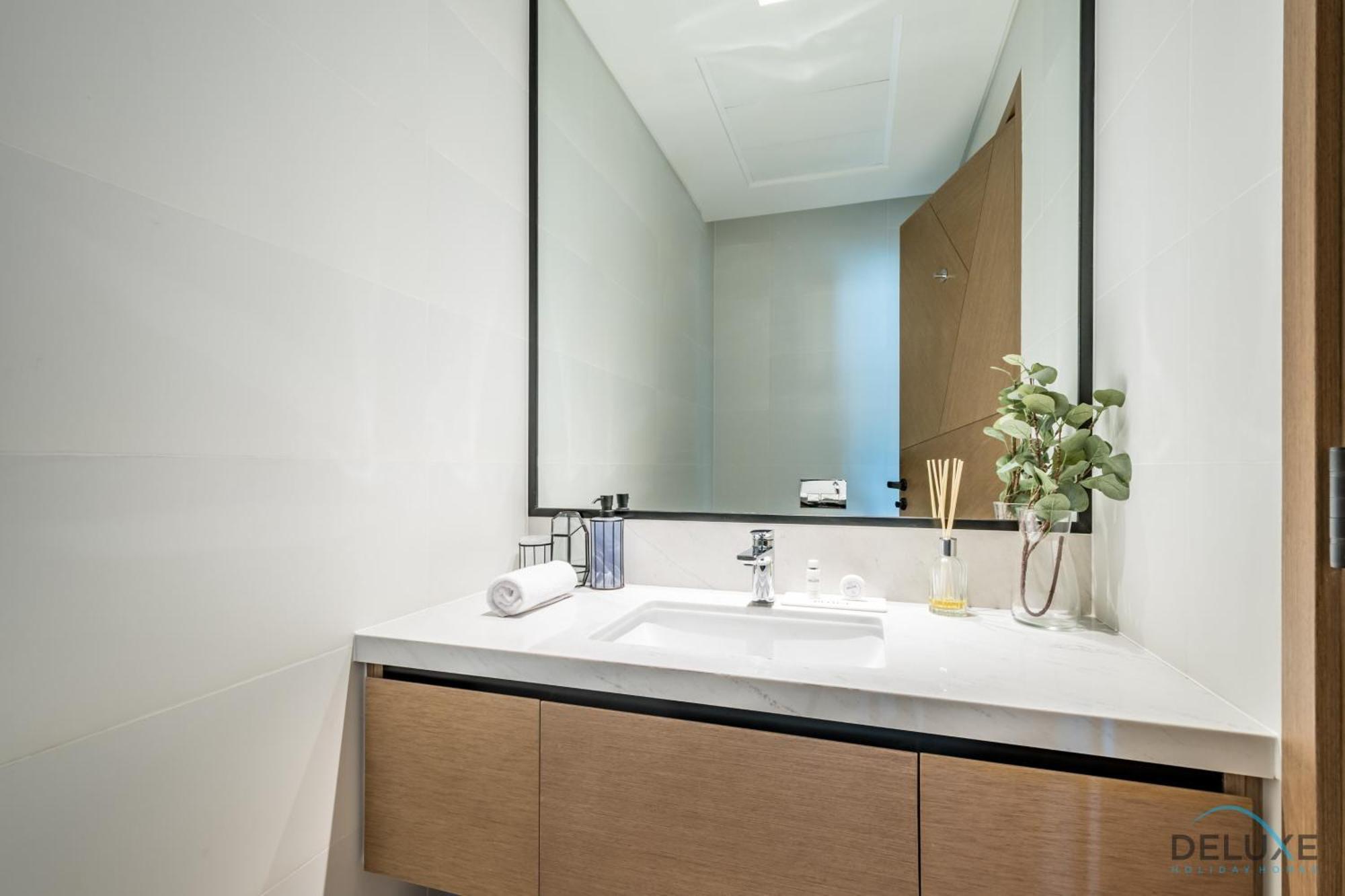 Apartment Exquisite 3br With Assistant At Palace Residences Creek Harbour By Deluxe Homes *